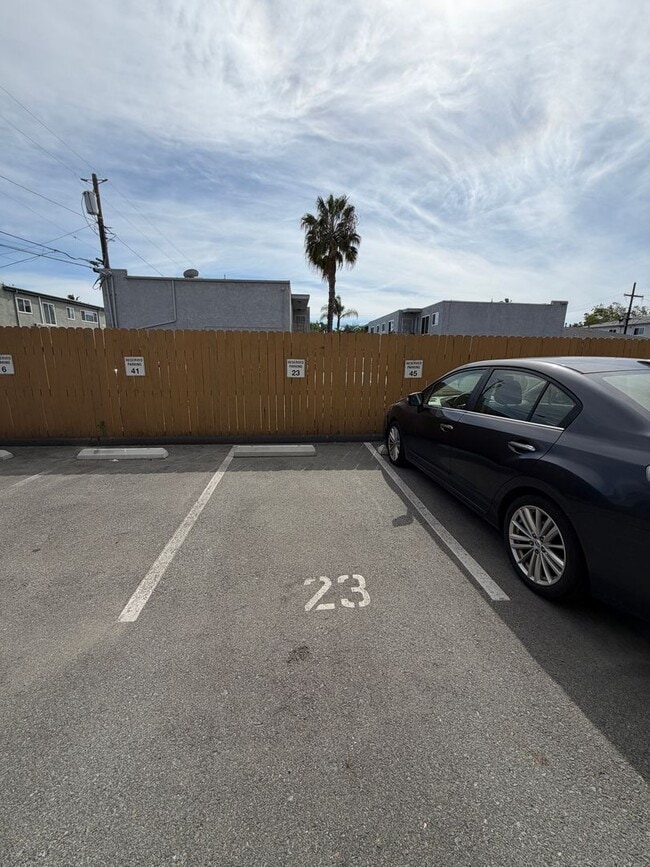 Building Photo - Updated 2 Bedroom 2 Bathroom Condo with Pool, Spa and Parking. Offering 6 month lease.