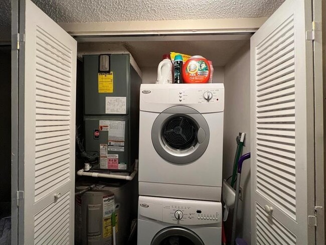 Building Photo - 1807 Fairview Villas Dr