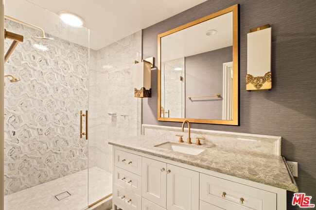 Building Photo - 1047 E Pomello Dr