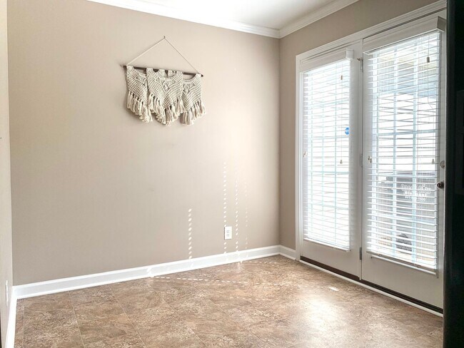 Building Photo - 308 Sam Houston Cir