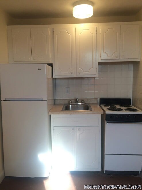 Building Photo - 164 N Beacon St