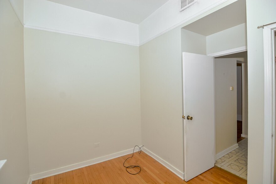 Building Photo - 1741 W Huron St