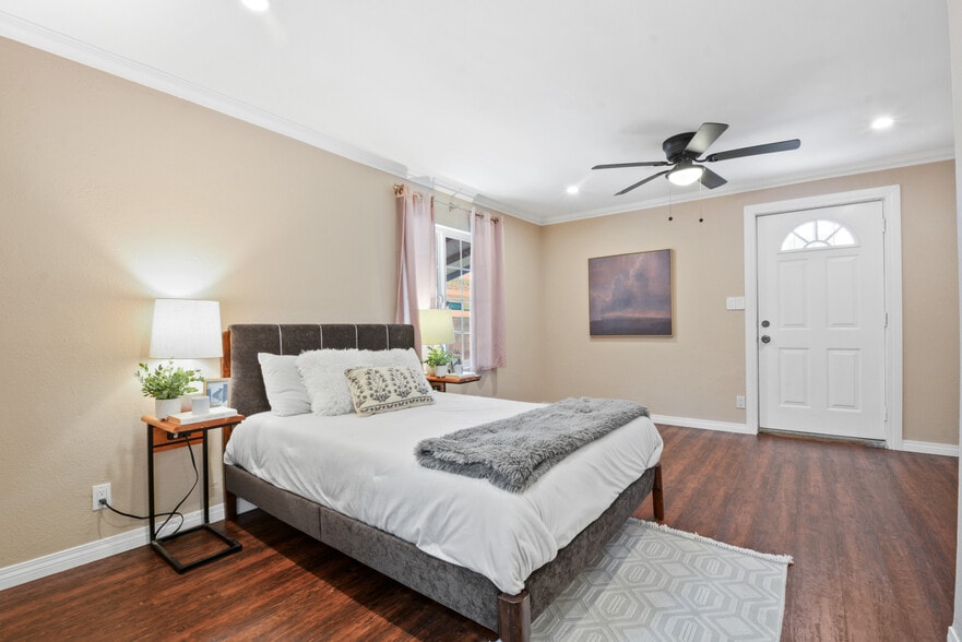 Building Photo - 13439 Roselle Ave