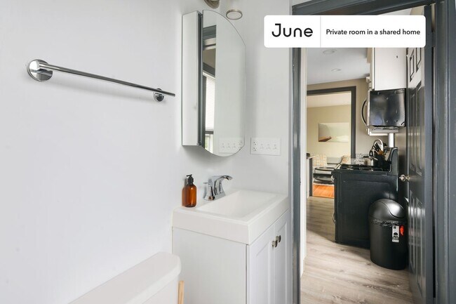 Building Photo - Room in Shared 4 bed/2 bath home