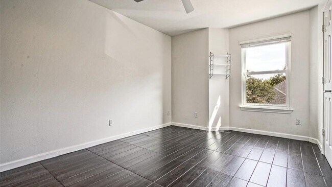 Building Photo - 9127 Valley Chapel Ln