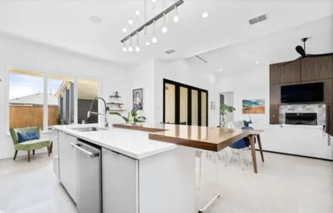 Building Photo - Beautiful 2020 Parade Home in Escondido Ranch