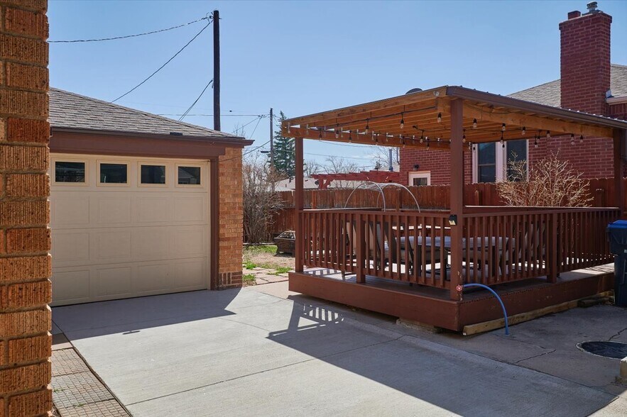 Building Photo - 3622 Carey Ave