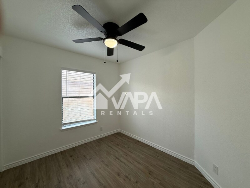 Building Photo - 4135 Sunrise Glade Dr