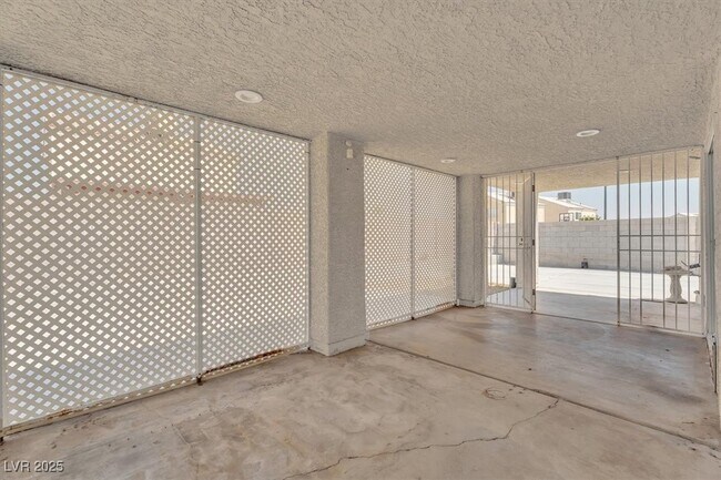 Building Photo - 8200 Cimarron Ridge Dr
