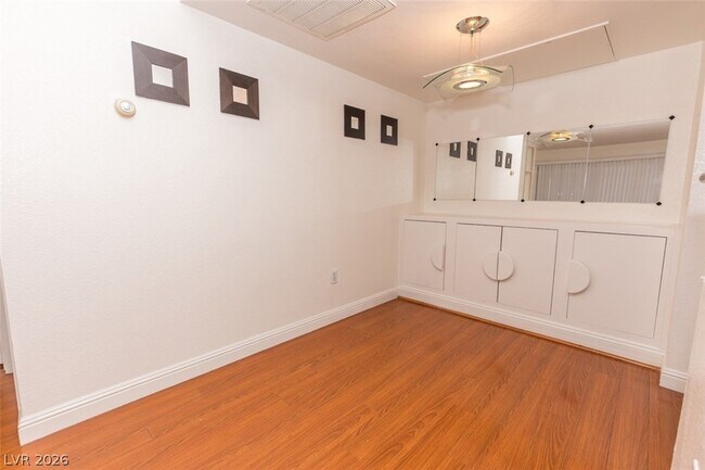 Building Photo - 8070 W Russell Rd