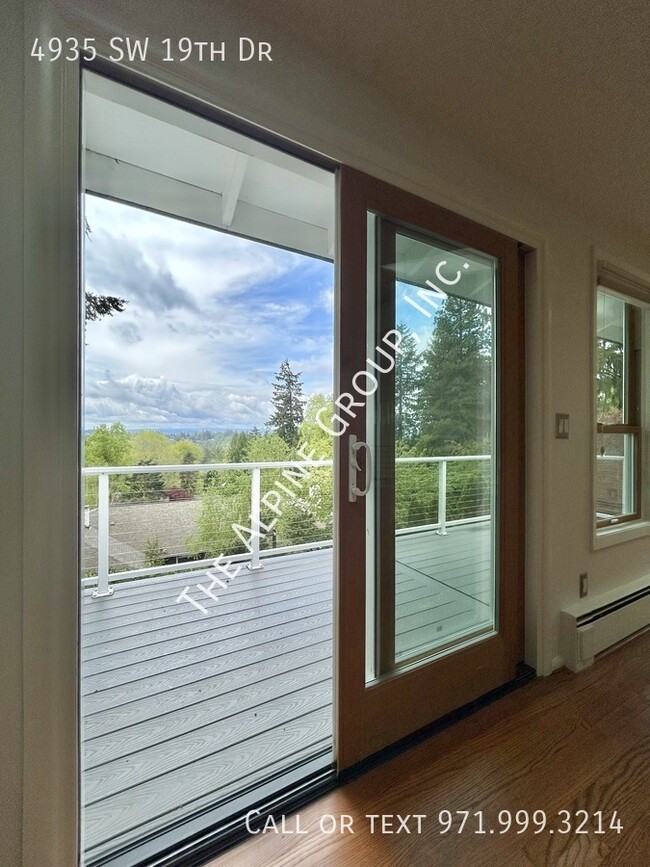 Building Photo - 4935 SW 19th Dr