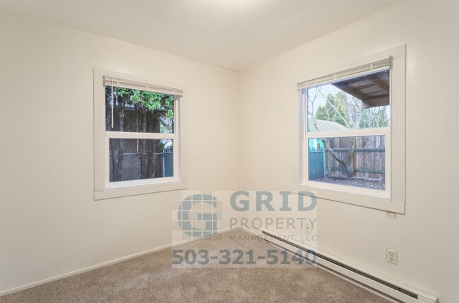 Building Photo - Spacious 4 Bedroom Single Family Home- South East Portland
