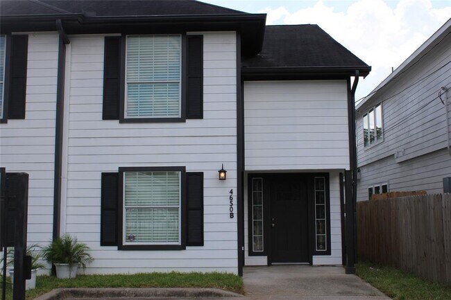 Building Photo - 4650 Larkspur St