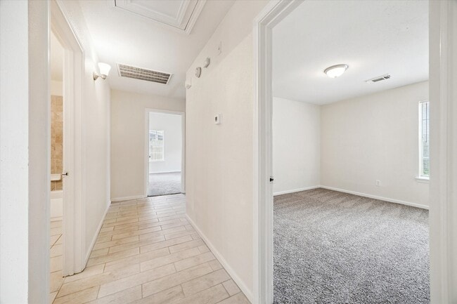 Building Photo - 5715 S Magazine Cir