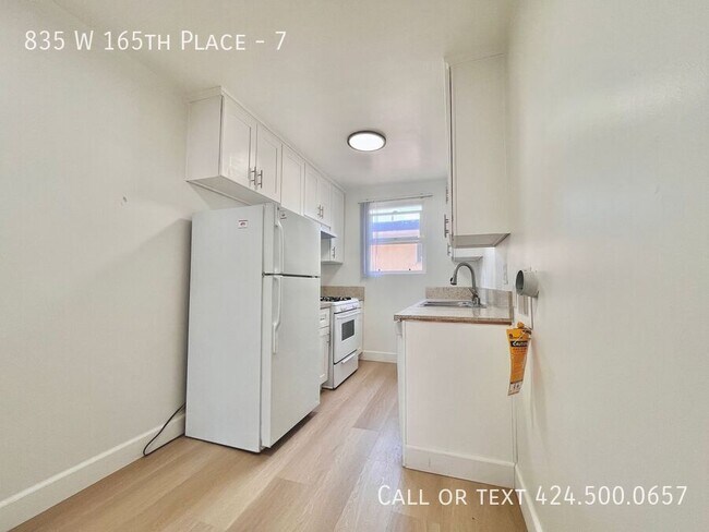 Building Photo - 835 W 165th Pl