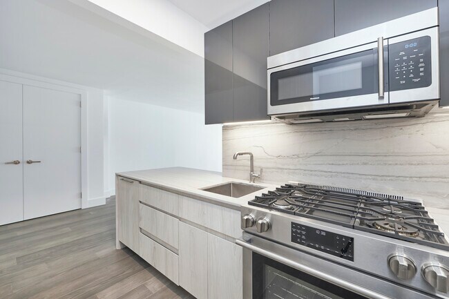 Primary Photo - 60 East 12th