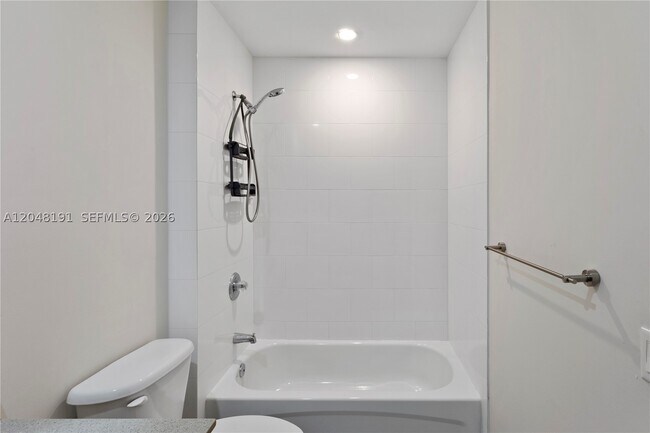 Building Photo - 2782 SW 33rd Ave
