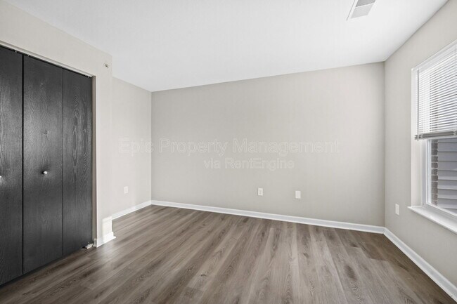 Building Photo - 9010 Charlotte Ct