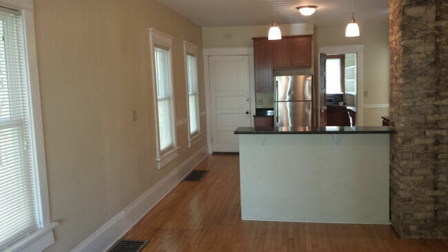 Building Photo - 2939-39B N Pierce St