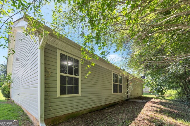Building Photo - 45 Mineral Springs Ln