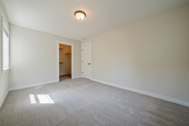 Building Photo - 2956 NW Chardonnay Ln