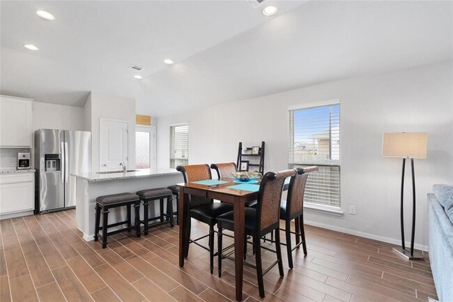 Building Photo - 208 Blue Agate Ct