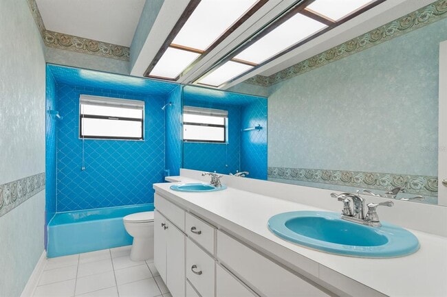 Building Photo - 10206 Lakeview Dr