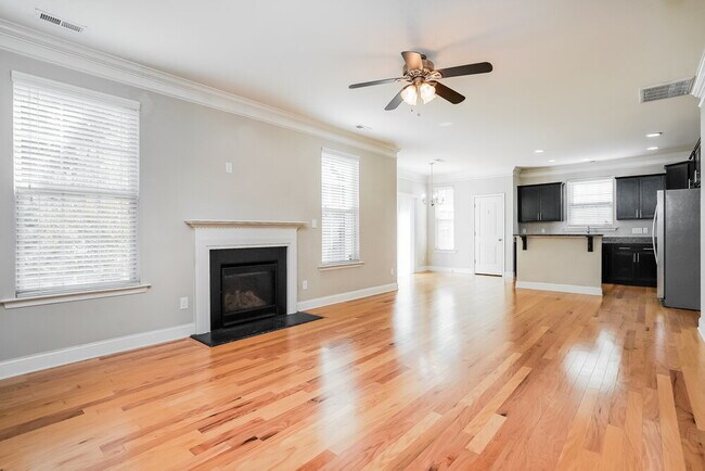 Building Photo - 170 Davelyn Ct