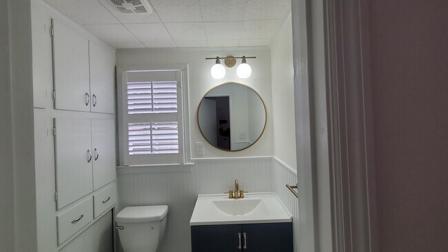 Building Photo - 108 Warren Rd