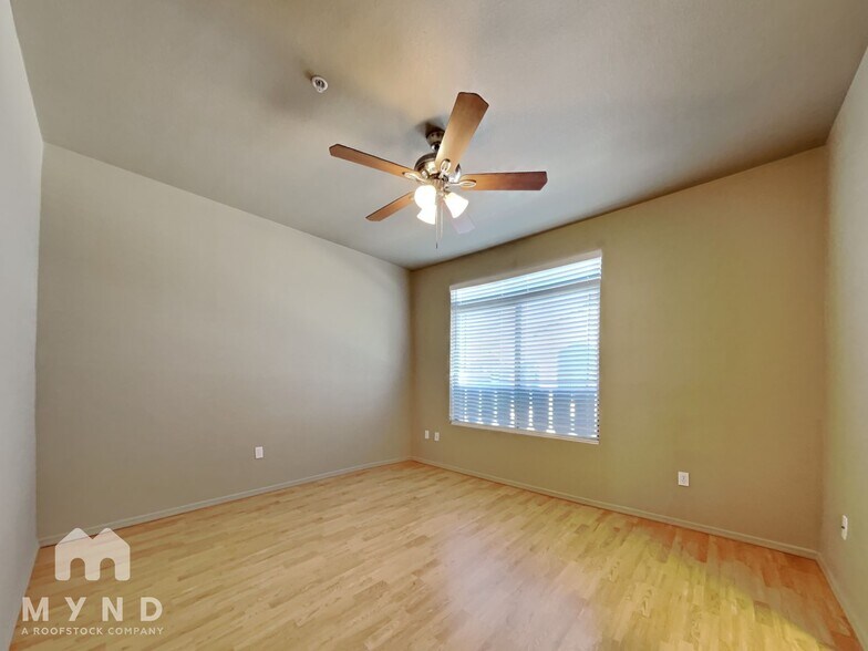 Building Photo - 280 S Evergreen Rd