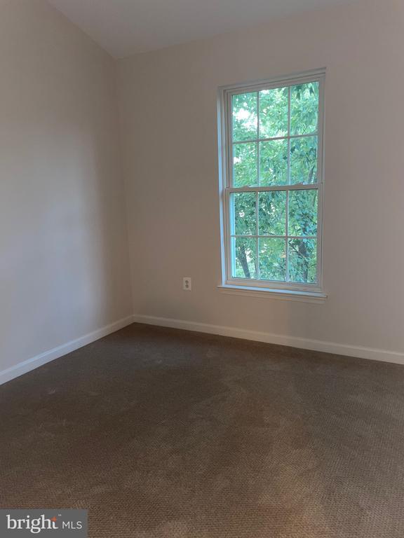 Building Photo - 11640 Fairfax Center Woods Tr