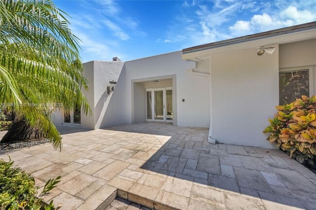 Building Photo - 8303 Old Cutler Rd