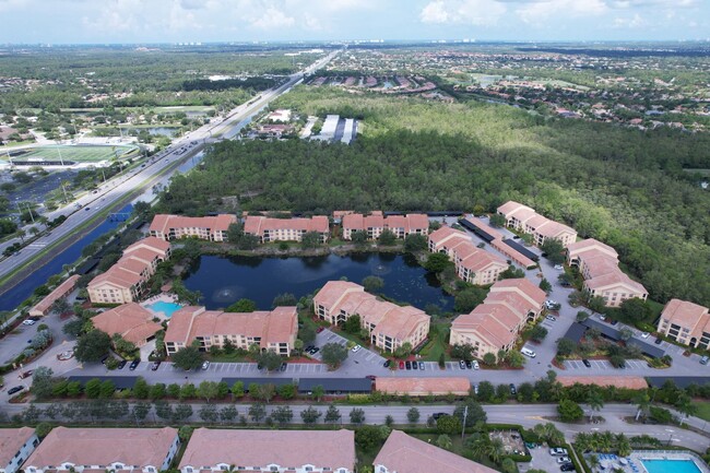 Building Photo - ** FAIRWAY PRESERVE ** 3 BED / 2 BATH COND...