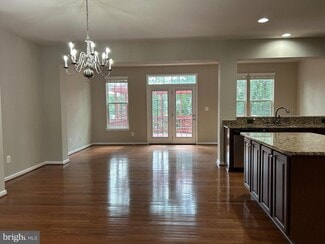 Building Photo - 45901 Peach Oak Terrace