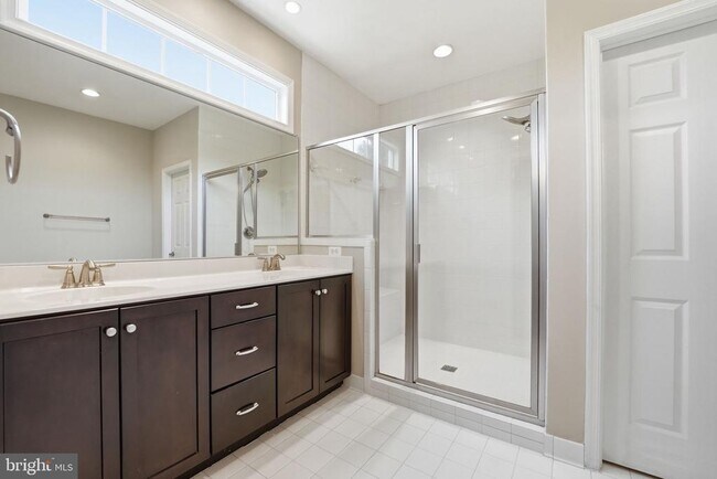 Building Photo - 42240 Hiddenwood Ln
