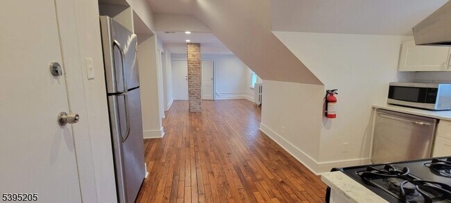 Building Photo - 18 Olive St