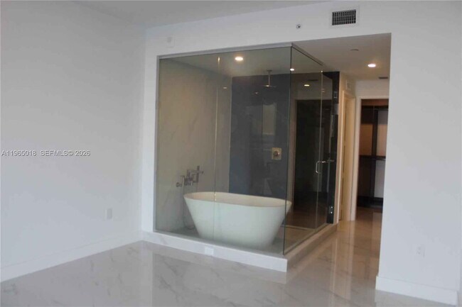 Building Photo - Northeast 24th Street, Miami, FL 33137 - 3 BR 3 BA condo