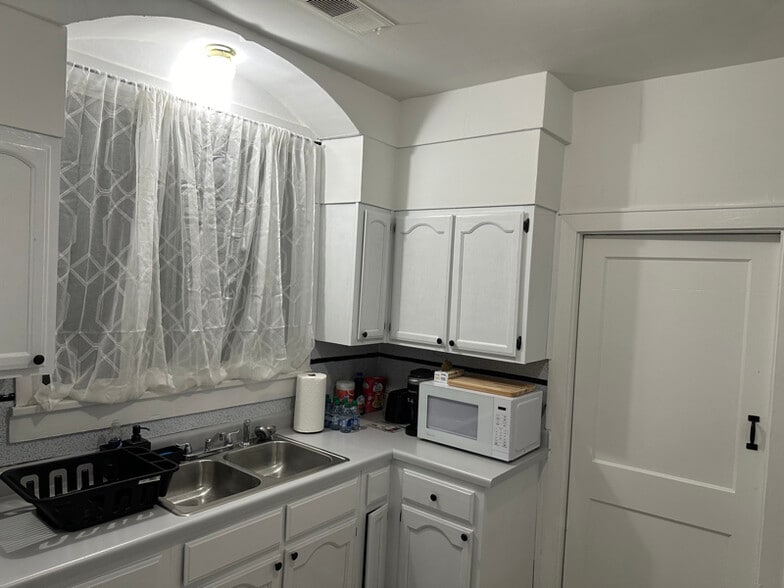 Building Photo - 1014 Maury St