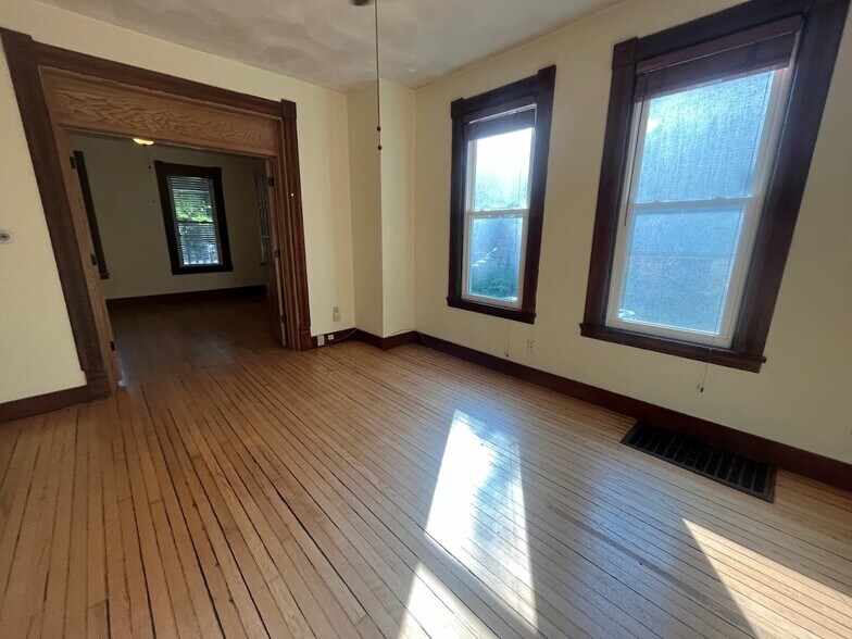 Primary Photo - 22 S Franklin St