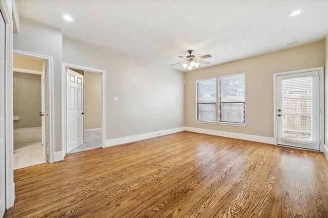 Building Photo - 1336 Studer St