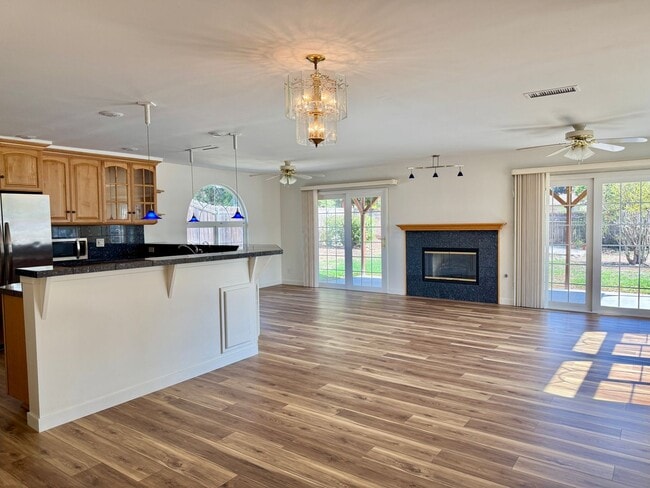 Building Photo - Four Bedroom Three Bath House Move in Credit $250