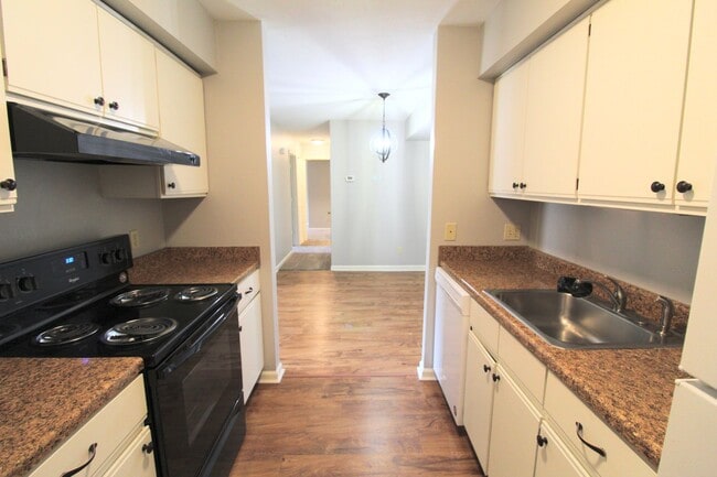 Building Photo - 1018-1 Blue Ridge Dr