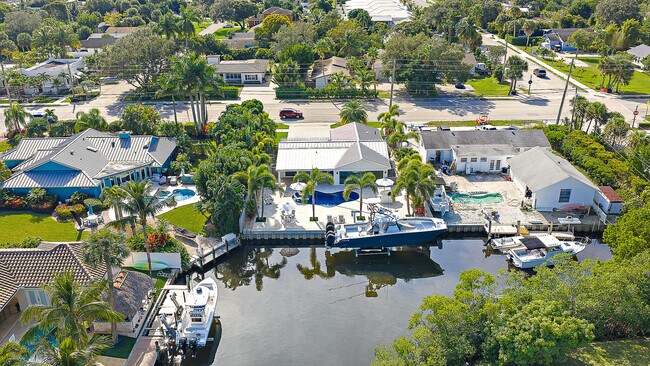 Building Photo - 355 Center St