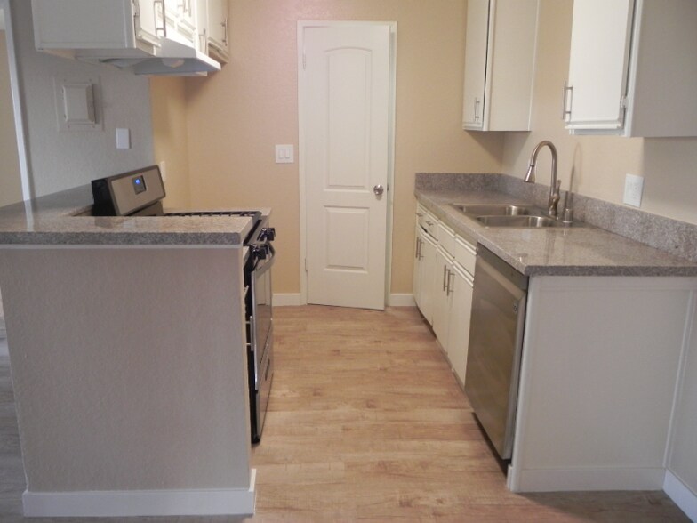 Primary Photo - 8602 Chapman Ave