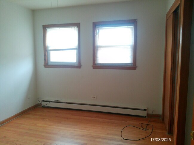 Building Photo - 7256 W Belmont Ave