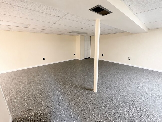 Building Photo - 3 Bed 1 Bath Rental in Rome NY