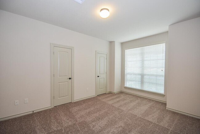 Building Photo - 2414 Argos Dr