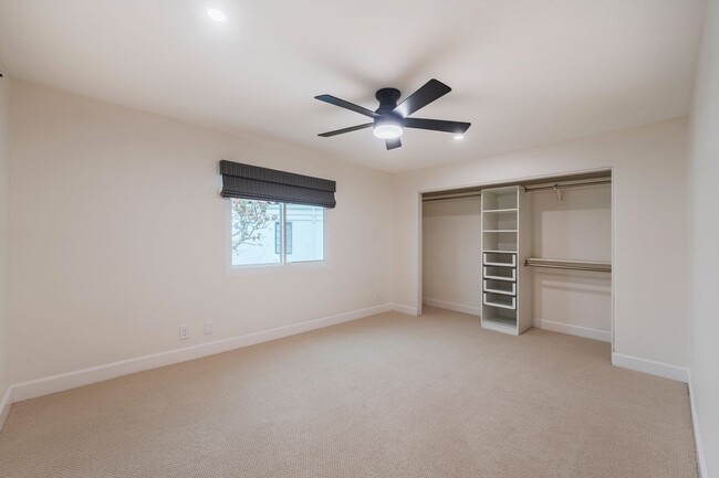 Building Photo - Luxury Living in Manhattan Beach