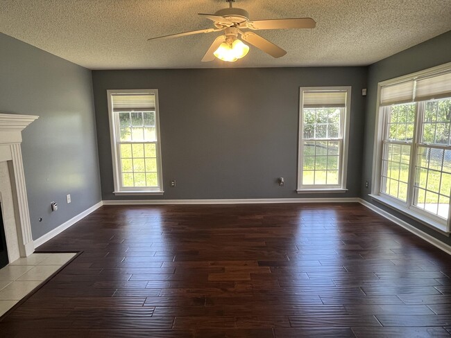 Building Photo - 4010 Nantucket Cir