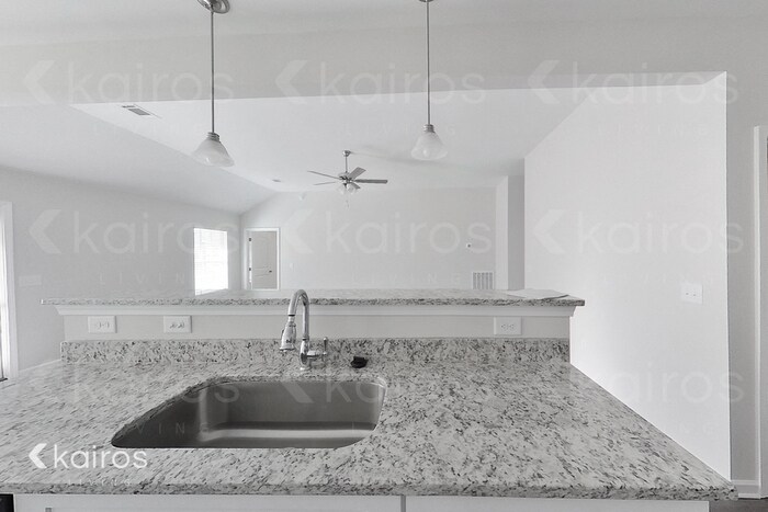 Building Photo - 814 Heather Dr